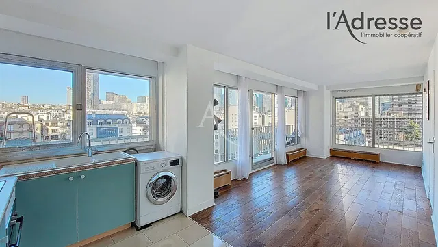 Cucina; vista, elettrodomestici, pavimento in piastrelle, luce naturale