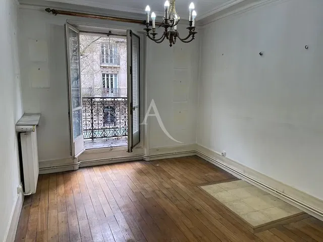 Soggiorno; vista, pavimento in legno, luce naturale