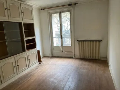 Dnevna soba; drveni pod, prirodno svjetlo, pogled