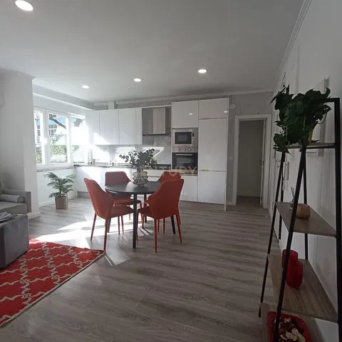 Wohnzimmer; küchengeräte, tageslicht, moderner stil