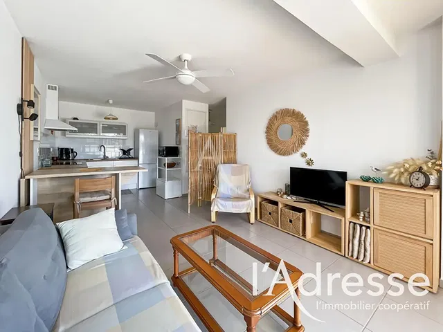 Soggiorno; luce naturale, stile moderno, elettrodomestici