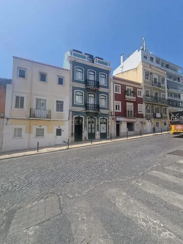 Casa y alrededores; vista
