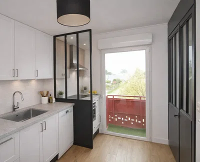 Кухиња; кухињски апарати, поглед, природно светло