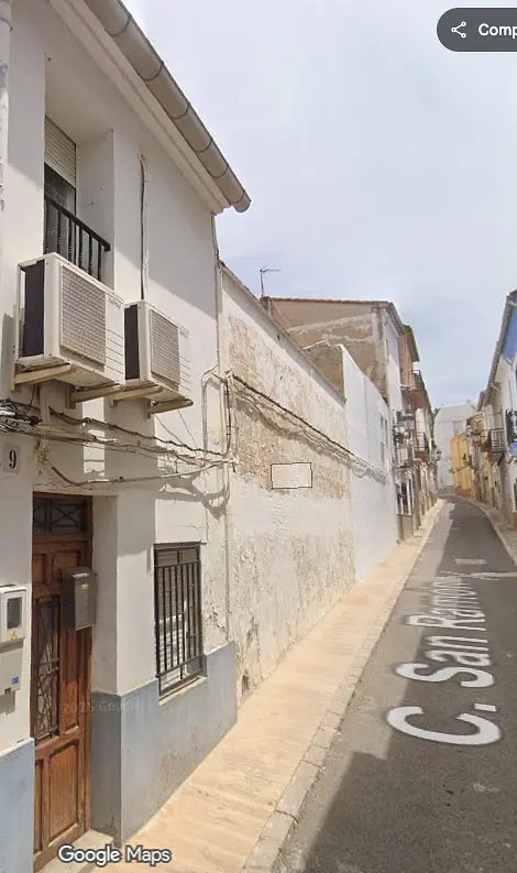 Dům a okolí; výhled