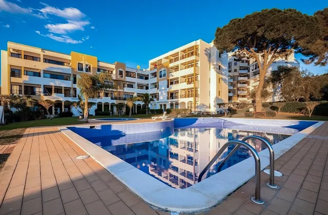 Dům a okolí; výhled, přirozené světlo