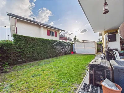 Haus und umgebung; tageslicht