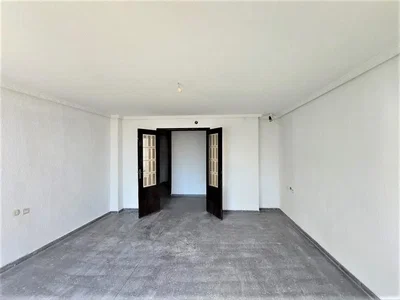 Ostale; potrebna renovacija, pločice
