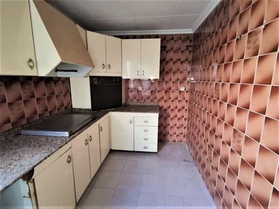 Kuhinja; pločice, potrebna renovacija