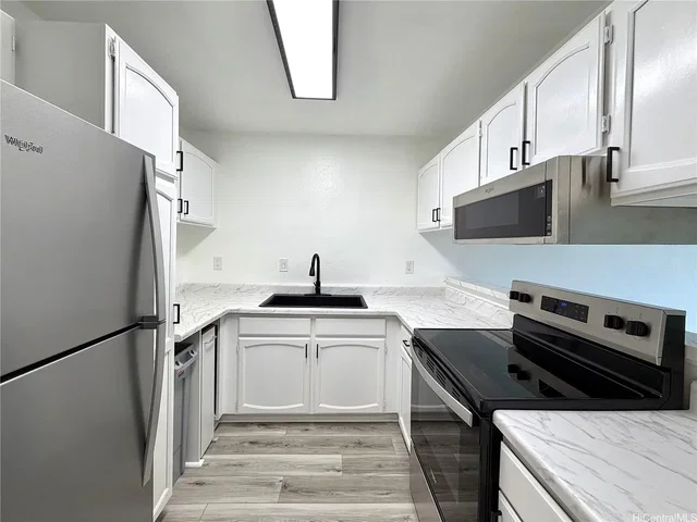 Kitchen; kitchen appliances, renovated, natural light