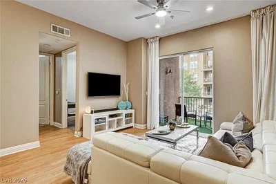 Soggiorno; luce naturale, stile moderno