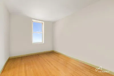 Chambre; parquet, lumière naturelle, rénové