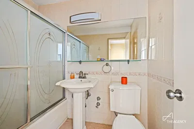 Salle de bain; carrelage, lumière naturelle, rénové