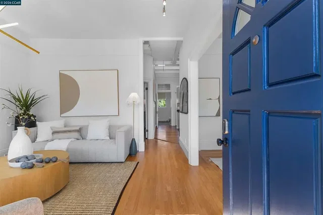 Salón; luz natural, estilo moderno