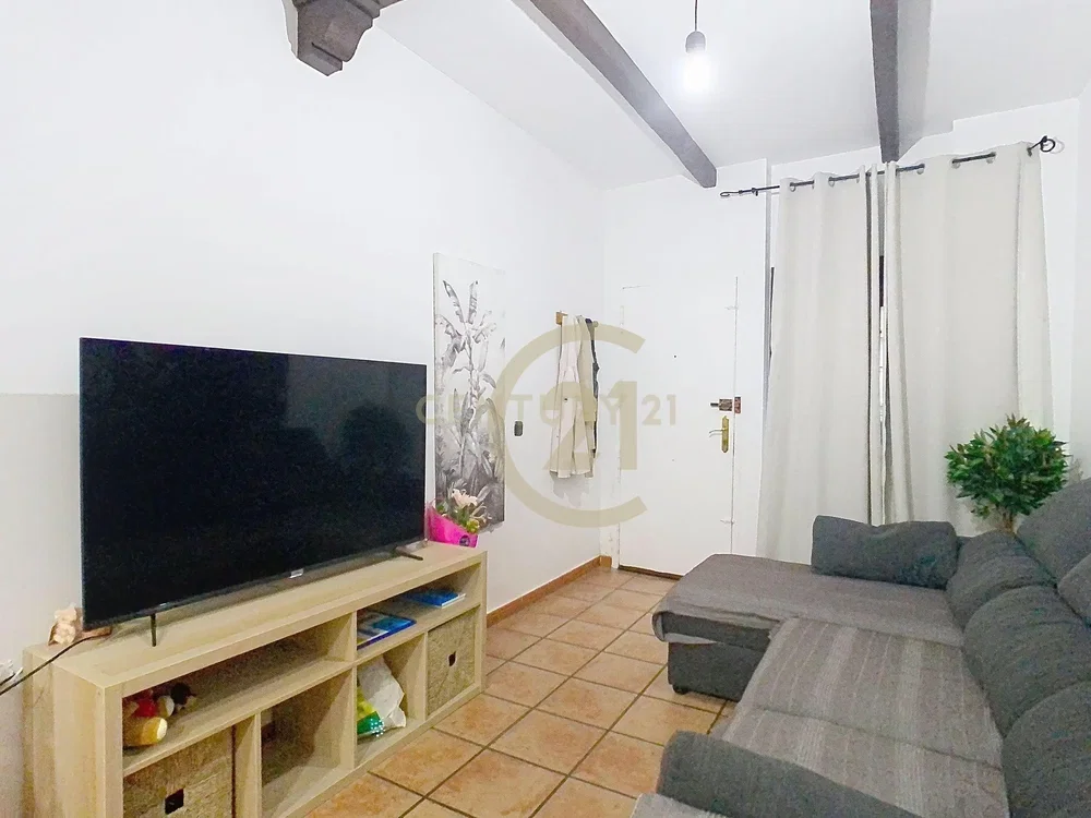 Obývací pokoj; dlažba, přirozené světlo