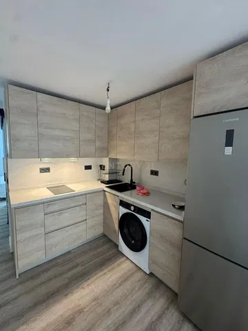 Kitchen; kitchen appliances, renovated, natural light, modern style