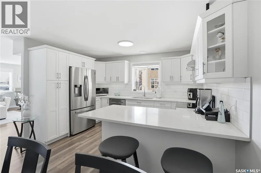 Küche; küchengeräte, blick, tageslicht, moderner stil, renoviert
