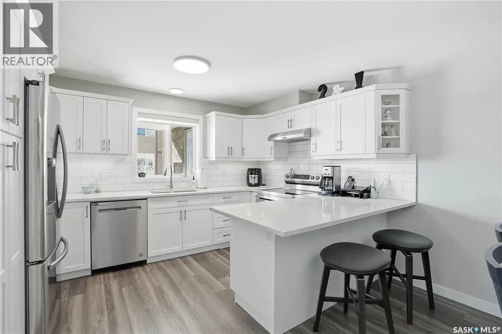 Küche; küchengeräte, tageslicht, moderner stil, renoviert