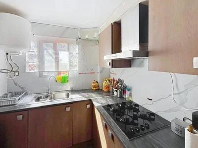 Mutfak; mutfak aletleri, su ısıtıcısı, doğal ışık