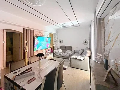 Oturma odası; modern stil, doğal ışık, tadilatlı