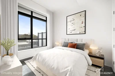 Ložnice; výhled, přirozené světlo, moderní styl