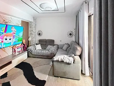 Oturma odası; doğal ışık, modern stil