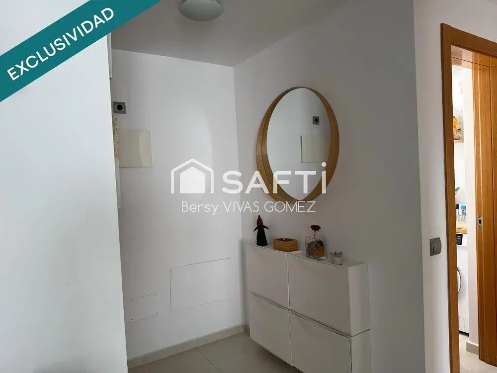 Vestiyer; fayans zemin, modern stil