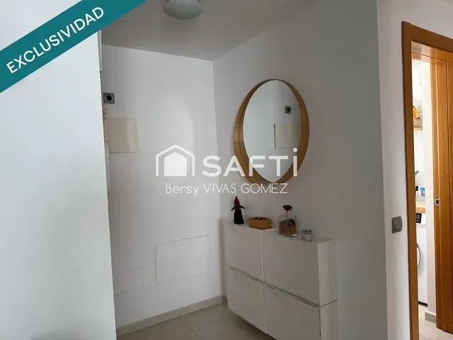 Guardaroba; pavimento in piastrelle, stile moderno