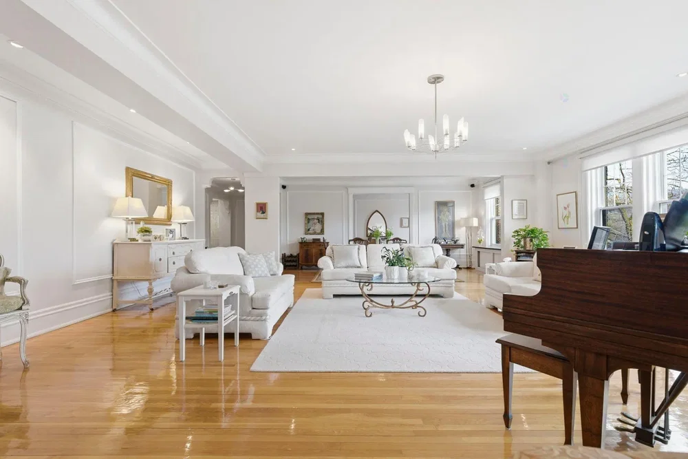 Salon; parquet, lumière naturelle, style moderne