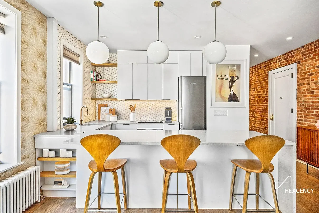 Kuchyně; kuchyňské spotřebiče, moderní styl, přirozené světlo, po rekonstrukci