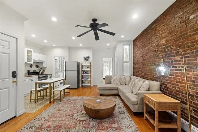 Living room; wood floor, natural light, modern style