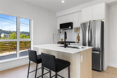 Mutfak; manzara, mutfak aletleri, doğal ışık, modern stil, ahşap zemin