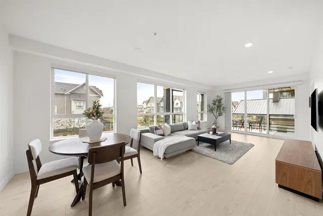 Soggiorno; vista, luce naturale, stile moderno, pavimento in legno