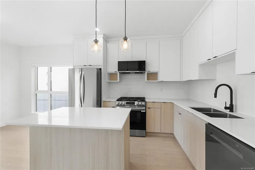 Küche; küchengeräte, tageslicht, moderner stil