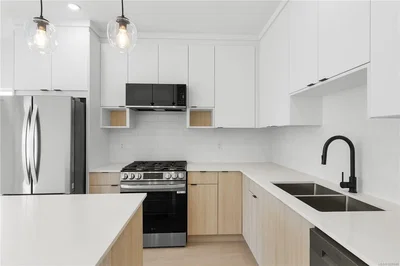Kitchen; kitchen appliances, renovated, modern style, natural light