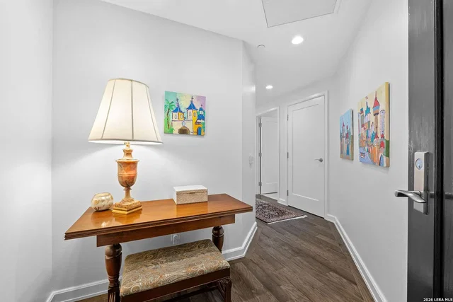 Chamber; modern style, natural light