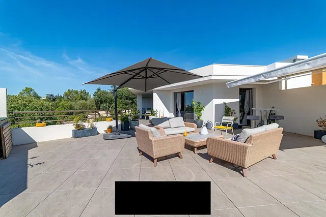 Terasa; pločice, prirodno svjetlo, pogled