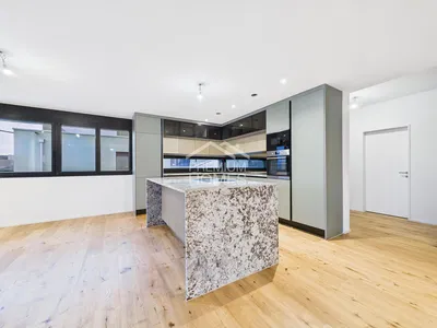 Küche; holzboden, renoviert, tageslicht, moderner stil