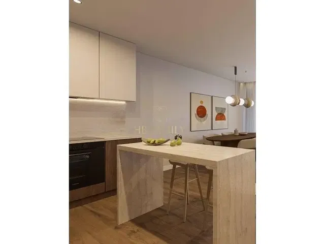 Cocina; suelo de madera, estilo moderno, luz natural, electrodomésticos