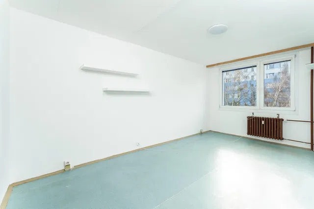 Inne; światło dzienne, wymaga remontu