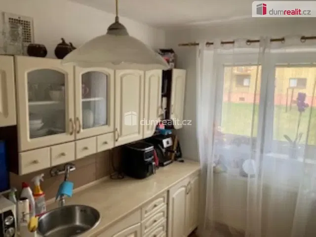 Cuisine; électroménager, lumière naturelle, style moderne