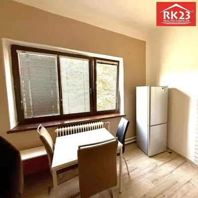 Küche; küchengeräte, tageslicht, fliesenboden