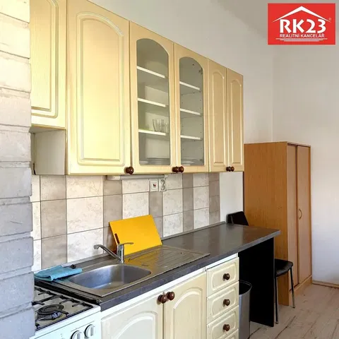 Cuisine; électroménager, carrelage, parquet