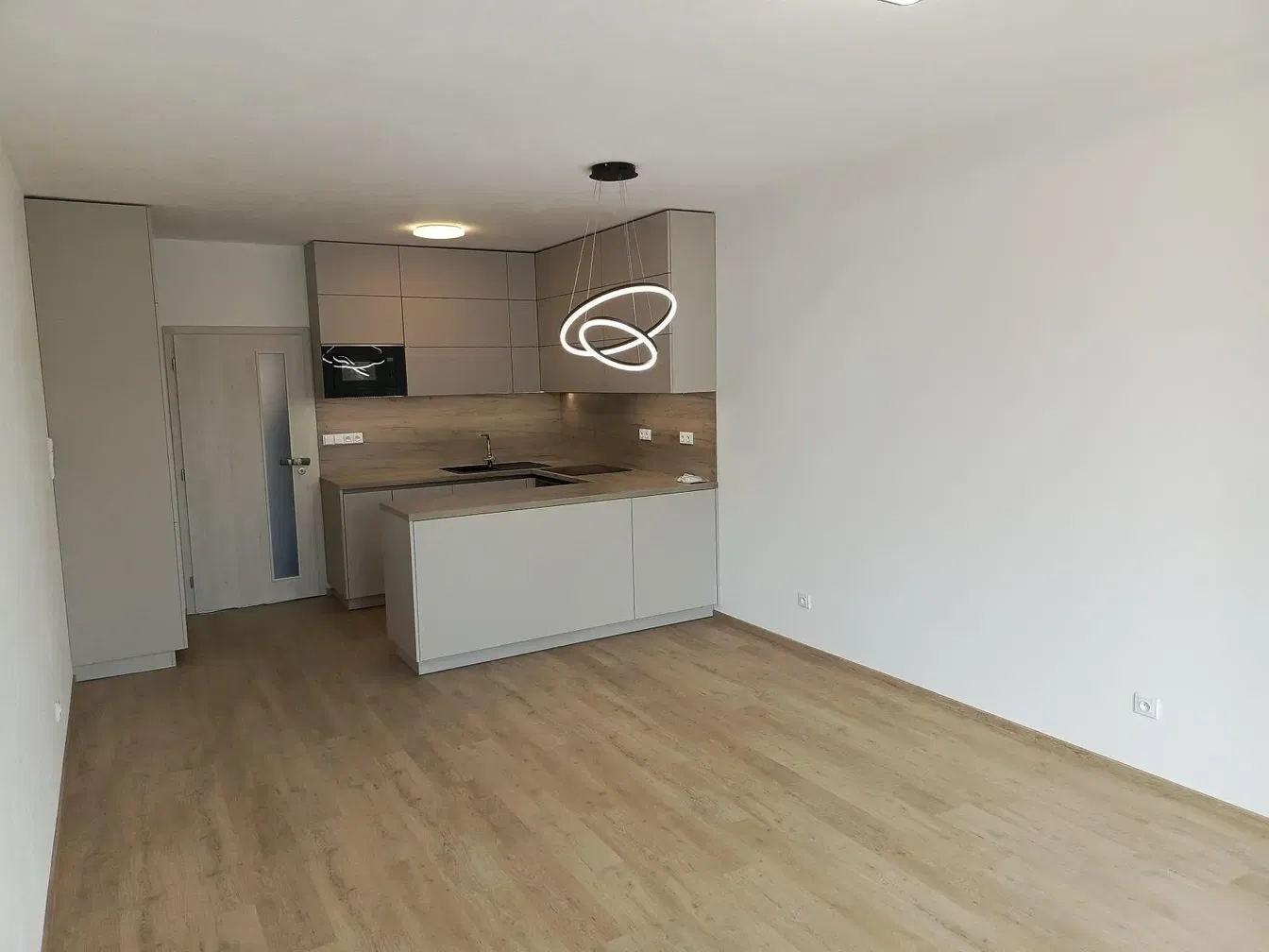 Küche; küchengeräte, renoviert, tageslicht