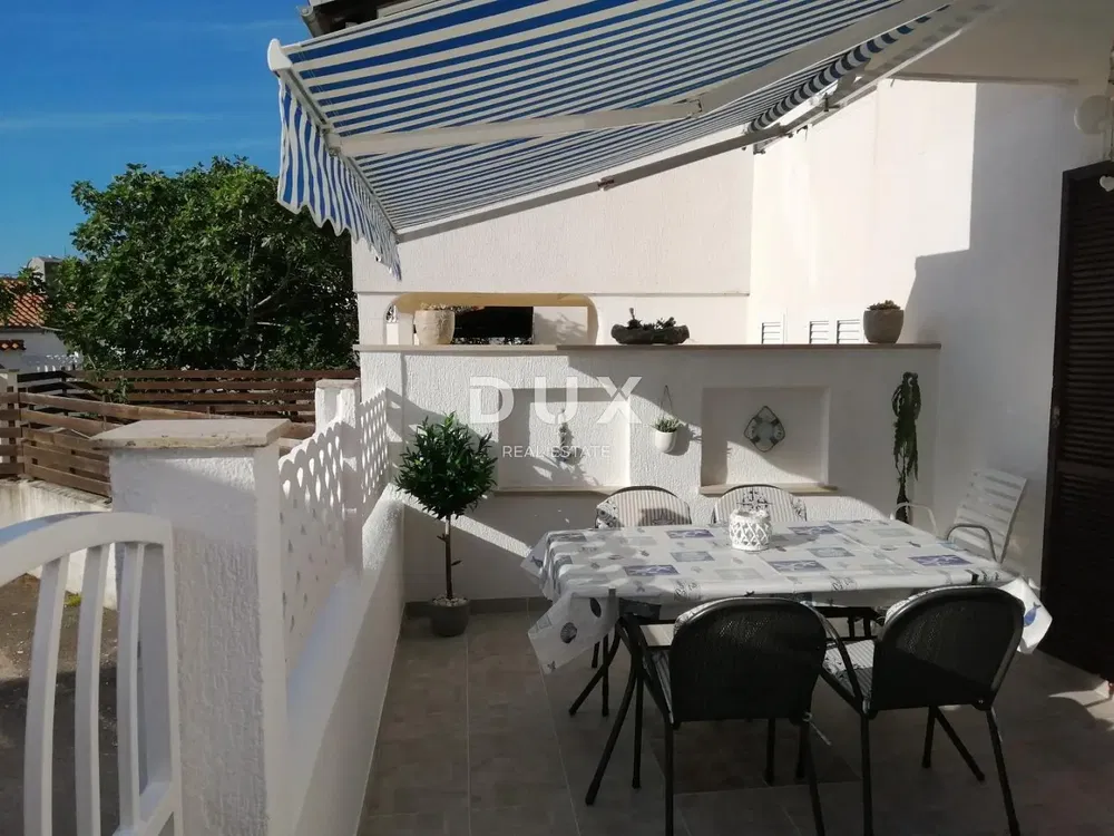 Terasa; výhled, přirozené světlo