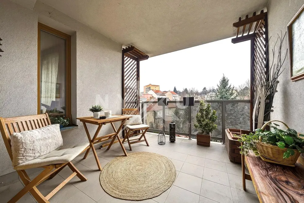 Balkon; pogled, prirodno svjetlo