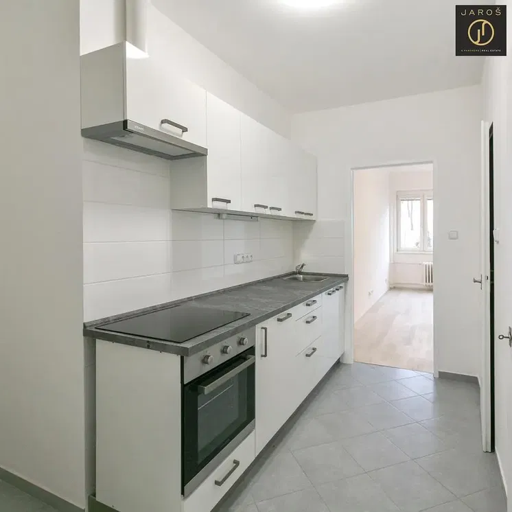 Küche; küchengeräte, fliesenboden, renoviert, tageslicht