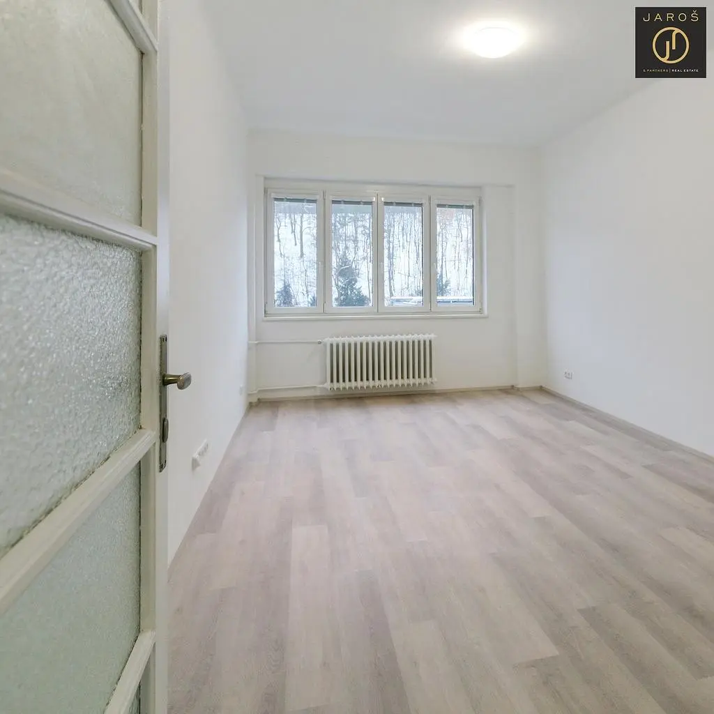 Schlafzimmer; tageslicht, holzboden, renoviert