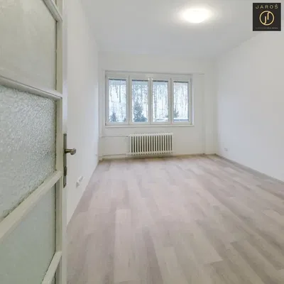 Schlafzimmer; tageslicht, holzboden, renoviert