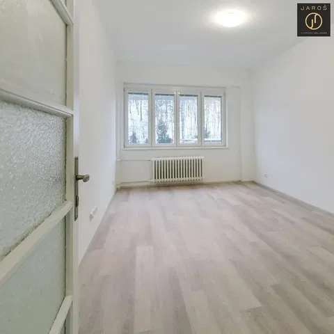 Slaapkamer; natuurlijk licht, houten vloer, gerenoveerd