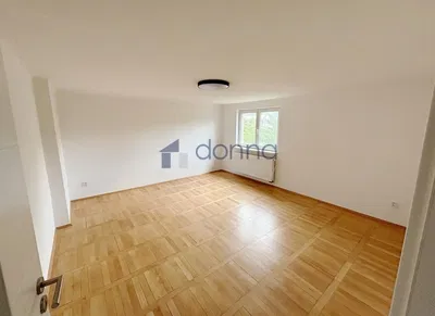Wohnzimmer; holzboden, tageslicht, renoviert